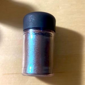 Mac Pigment in Blue Brown